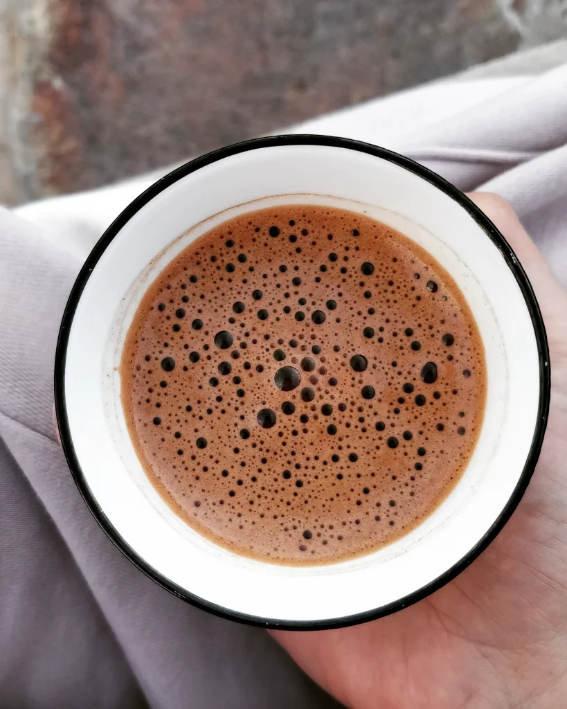 Foamy cacao drink